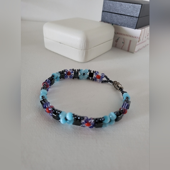 Floral Chain Bracelet - Picture 3 of 7